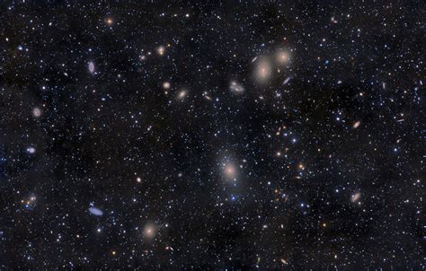 H­u­b­b­l­e­ ­B­a­ş­a­k­ ­K­ü­m­e­s­i­’­n­d­e­k­i­ ­K­o­z­m­i­k­ ­H­a­r­i­k­a­y­ı­ ­K­e­ş­f­e­d­i­y­o­r­